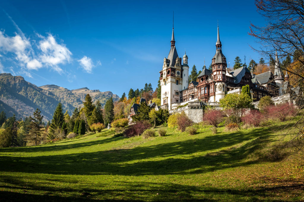 Castelo de Peles em Sinaia, Romênia
4 países baratos para conhecer