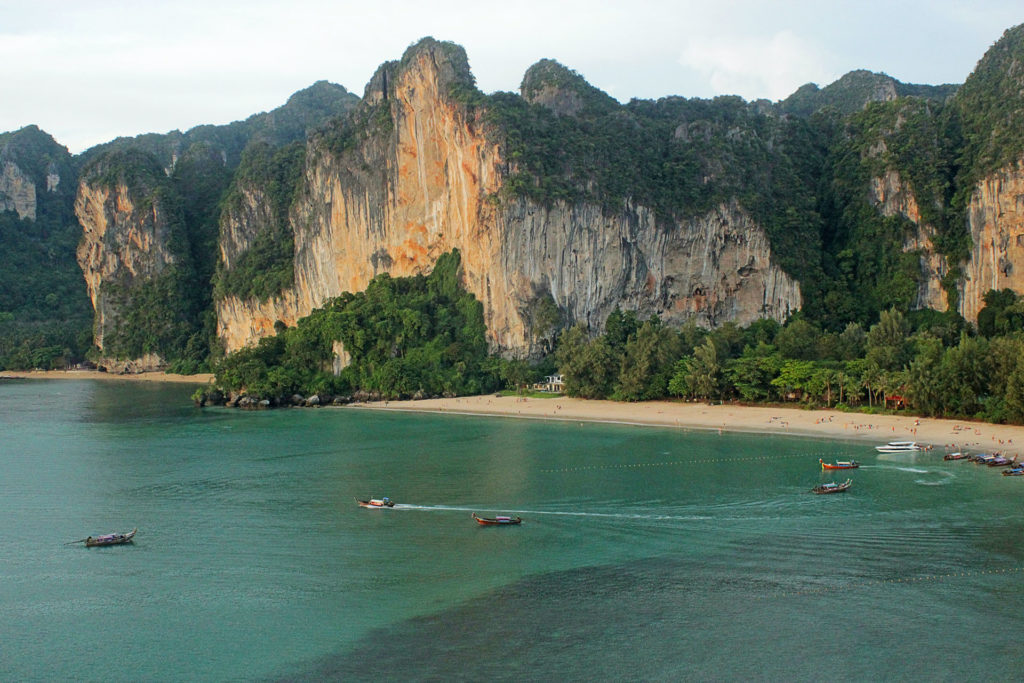 Ao Nang, Krabi, Tailândia
4 países baratos para conhecer