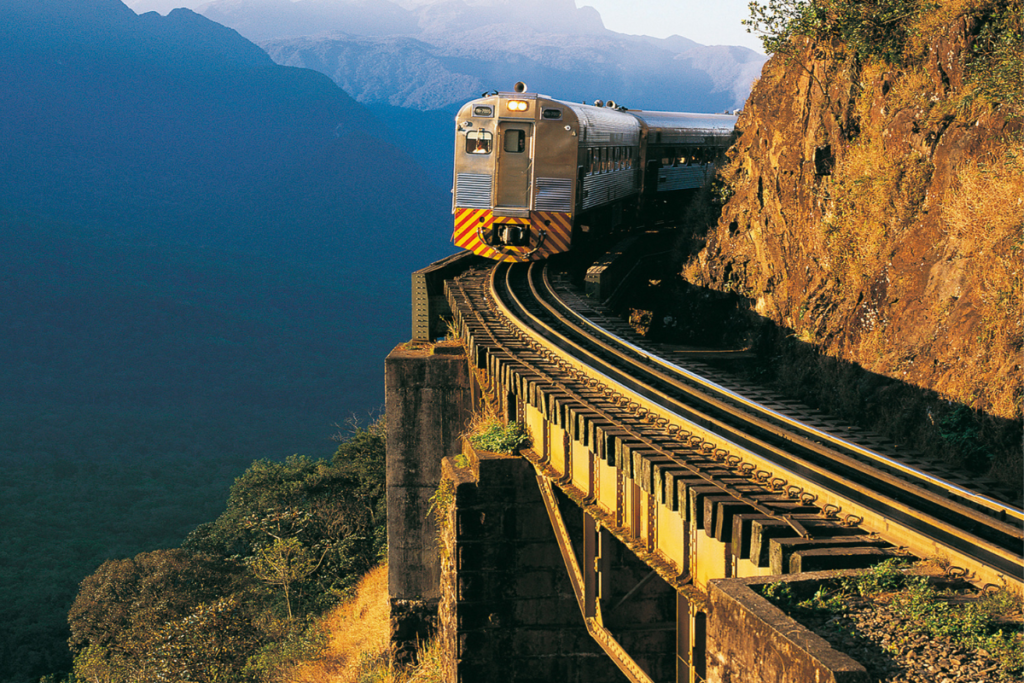 Trem de Curitiba a Morretes